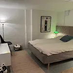 Large Basement In The Middle Of Апартаменты *