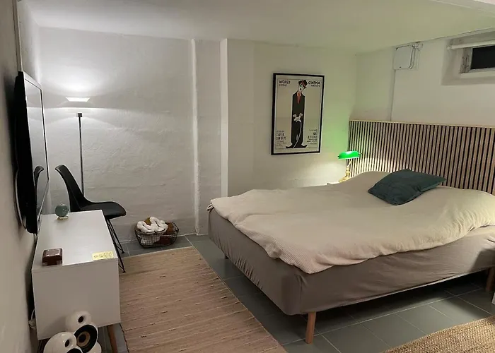 Large Basement In The Middle Of アパート *